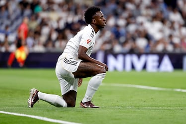 Vinicius paga la factura  