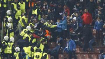 UEFA: 60.000 € de multa al Nápoles por lanzar objetos