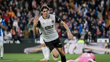Javi Guerra of Valencia CF celebrates after scoring the 1-1 goal during the La Liga match between Valencia CF and RCD Espanyol at Mestalla Stadium in Valencia, Spain, on April 22, 2025. (Photo by Jose Miguel Fernandez/NurPhoto via Getty Images)