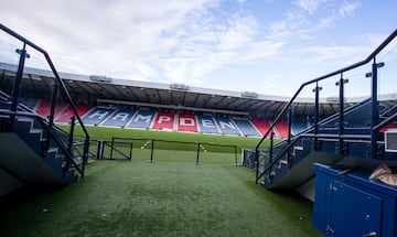 Hampden Park está situado en Glasgow (Escocia) con una capacidad de 52. 500 espectadores. Es es escenario habitual de las eliminatorias de la Copa de Escocia y de la Copa de la Liga de Escocia.