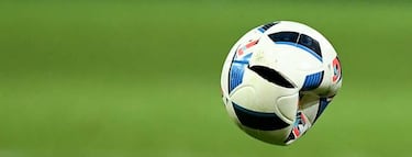 Kit fail at Switzerland - France: 5 shirts ripped, 1 burst ball