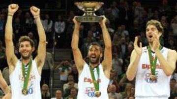 ÉXITO. Rudy (7 medallas y 166 internacionalidades), Navarro (8 y 208) y Pau Gasol (8 y 147) en el oro europeo de Lituania en 2011.