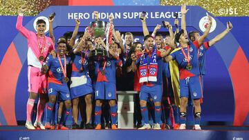 Celebración del título de Liga india por parte de los futbolistas del Bengaluru de Cuadrat.