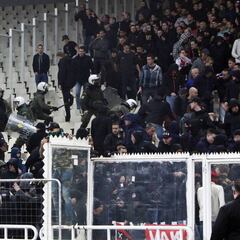 Al menos 15 aficionados heridos durante el AEK-Ajax