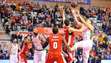 El Baskonia acecha al Madrid tras su triunfo ante el UCAM