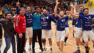 El Atlético Valladolid celebra el ascenso.