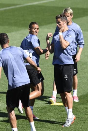 Último entrenamiento del Real Madrid antes del derbi