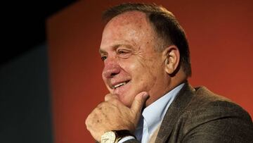 54036943. ZEIST (HOLANDA), 03/11/2017.- El entrenador de la selección de fútbol holandesa, Dick Advocaat, ofrece una rueda de prensa en Zeist (Holanda), hoy 3 de noviembre de 2017. Holanda jugará partidos amistosos contra Escocia el 9 y contra Rumanía el 14 de este mes. EFE/ Olaf Kraak