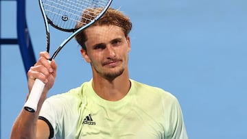 El tenista alem&aacute;n Alexander Zverev celebra su victoria ante Jeremy Chardy en los Juegos Ol&iacute;mpicos de Tokio 2020.