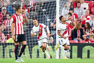 3-2. Radamel Falcao celebra el segundo gol.