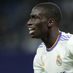 Mendy se cae del Clásico