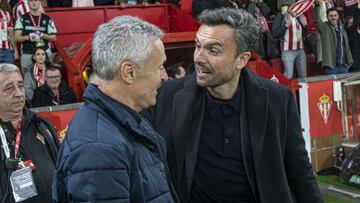 16-11-24. RUBÉN ALBÉS Y FRAN ESCRIBÁ SE SALUDAN ANTES DEL SPORTING-GRANADA EN EL MOLINÓN.