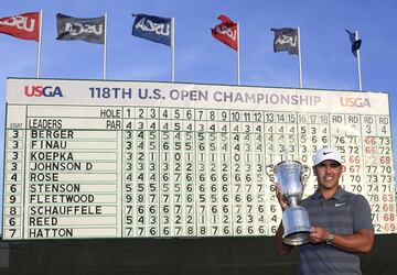 Seis jugadores han ganado dos US Open de forma consecutiva y uno ha ganado tres seguidos. Cronológicamente, son el escocés Willie Anderson (1903-05) y los estadounidenses John McDermott (1911-12), Bobby Jones (1929-30), Ralph Guldahl (1937-38), Ben Hogan (1950-51), Curtis Strange (1988-89) y Brooks Koepka (2018-19), en la imagen.
