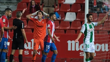 El árbitro Iglesias Villanueva, durante el encuentro.