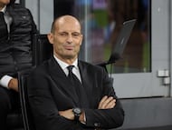 MILANO (Italy), 02/11/2025.- AC Milan's coach Massimiliano Allegri looks on before the Italian Serie A soccer match between AC Milan and AS Roma in Milan, Italy, 02 November 2025. (Italia) EFE/EPA/Roberto Bregani