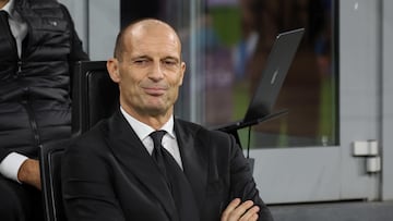 MILANO (Italy), 02/11/2025.- AC Milan's coach Massimiliano Allegri looks on before the Italian Serie A soccer match between AC Milan and AS Roma in Milan, Italy, 02 November 2025. (Italia) EFE/EPA/Roberto Bregani
