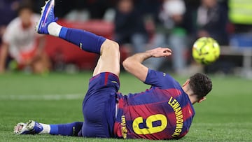 Barcelona’s Polish forward is out with an injury that will see him miss the second leg of the Copa del Rey against Atlético Madrid.
