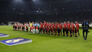 A los jugadores del Madrid y Ajax les acompañarán 22 niñas