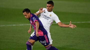 Real Madrid&#039;s Brazilian midfielder Casemiro (R) challenges Valladolid&#039;s Chilean midfielder Fabian Orellana during the Spanish league football match Real Madrid CF against Real Valladolid FC at the Alfredo di Stefano stadium in Valdebebas, on the