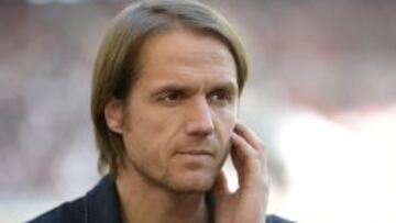 El Stuttgart destituye al técnico Schneider y nombra a Stevens