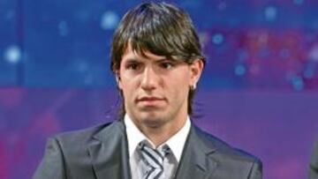 Agüero fue premiado ayer por la FIFA