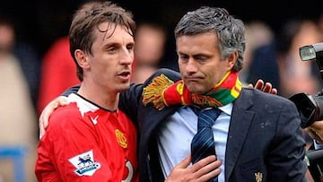 Neville critica a Mou: "Nadie debe moldear la filosofía del Manchester United"