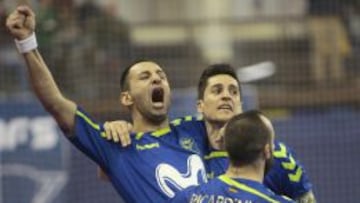 Los jugadores Movistar Inter, celebran su victoria en la final de la Copa de España de fútbol sala.