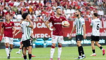 Flakus, antes de lanzar el penalti ante el Juventud de Torremolinos.