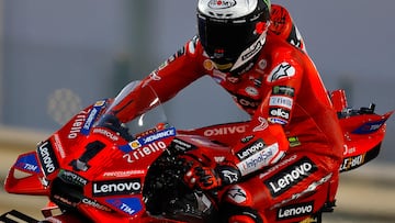 Ducati's Italian rider Francesco Bagnaia steers his bike on the first day of the MotoGP pre-season testing at Losail Circuit in Doha on February 19, 2024. (Photo by KARIM JAAFAR / AFP)