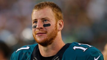 PHILADELPHIA, PA - SEPTEMBER 25: Quarterback Carson Wentz #11 of the Philadelphia Eagles looks on in the second half against the Pittsburgh Steelers at Lincoln Financial Field on September 25, 2016 in Philadelphia, Pennsylvania.   Rich Schultz/Getty Images/AFP
 == FOR NEWSPAPERS, INTERNET, TELCOS &amp; TELEVISION USE ONLY ==