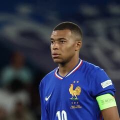 Real Madrid star Kylian Mbappé giving France huge cause for concern