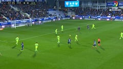 Cucho se transforma en James con este pase de ciencia ficción