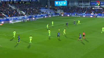 El Cucho se transformó en James con un pase de ciencia ficción