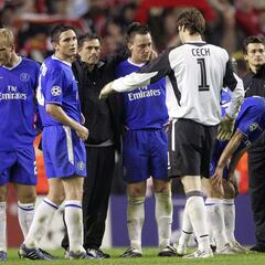 12 players who played for both Guardiola and Mourinho