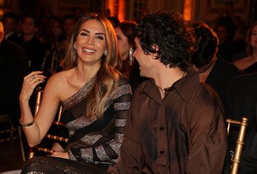 Rosanna Zanetti y Javier Ambrossi durante la gala de entrega de los Premios Hombres del Año Esquire en el Casino de Madrid.