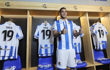 En agosto de 2018, el Real Madrid cedió a Theo a la Real Sociedad. Su presentación oficial con la Real Sociedad fue el 16 de agosto.