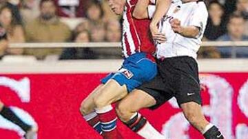 Torres es objeto de multiples faltas cada partido.