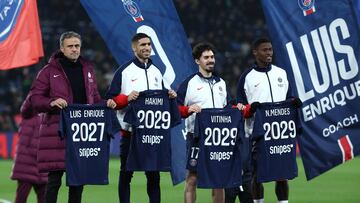 (From L to R) Paris Saint-Germain's Spanish headcoach Luis Enrique, Paris Saint-Germain's Moroccan defender #02 Achraf Hakimi, Paris Saint-Germain's Portuguese midfielder #17 Vitinha and Paris Saint-Germain's Portuguese defender #25 Nuno Mendes stand during a ceremony announcing their contract extension's with the French club, ahead of the French L1 football match between Paris Saint-Germain (PSG) and AS Monaco at the Parc des Princes Stadium in Paris on February 7, 2025. Paris Saint-Germain have announced on February 7, 2025 that Enrique has extended his contract at the club until 2027. (Photo by FRANCK FIFE / AFP)