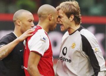 Thierry Henry y el cara a cara con el portero Roy Carrol.