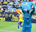 Alberto Cifuentes homenajeó a Casillas antes del Cádiz-Malaga