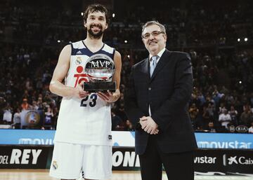 La Copa de Vitoria, ya con Doncic a buen nivel, fue una de las mayores demostraciones de poderío de El Increíble. La del famoso campo atrás. En la final, ante el Valencia (97-95), resolvió con 8 puntos en un minuto. 