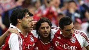 <B>DECISIVOS.</B> Ballack, Makaay y Pizarro han logrado los goles del Bayern contra el Bochum.