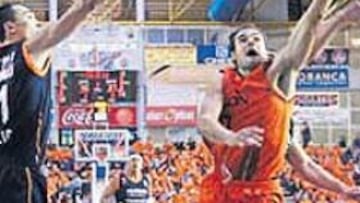 <b>MUY SÓLIDO. </b>El Fuenlabrada sigue invicto en el Fernando Martín.