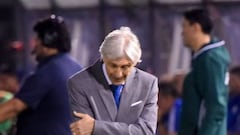 Así vivió Pékerman el partido de visitante ante Paraguay