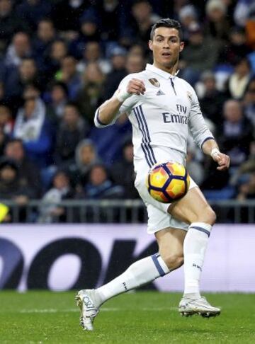 La séptima posición es para el siete del Real Madrid, Cristiano Ronaldo. El futbolista portugués, a sus 33 años de edad, es capaz de alcanzar una velocidad máxima sobre el campo de 33,6 kilómetros a la hora.