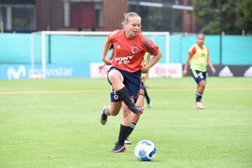 La Selección Colombia Femenina Sub 17 trabaja en Bogotá previo a su viaje a Uruguay, el próximo viernes 25 de febrero. El equipo nacional debutará en el Sudamericano ante Perú.