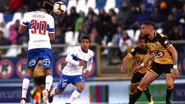 Futbol, Universidad CatÃ³lica vs Coquimbo Unido.  Tercera fecha, segunda vuelta Campeonato 2019.  El jugador de Universidad CatÃ³lica Diego Valencia} juega el balon contra Coquimbo Unido durante el partido de primera division realizado en el estadio San Carlos de Apoquindo de Santiago, Chile.  11/08/2019  Marcelo Hernandez/Photosport   Football, Universidad CatÃ³lica vs Coquimbo Unido.  Third date, second round Championship 2019.  Universidad CatÃ³lica's players Diego Valencia} play the ball against Coquimbo Unido during the first division football match held at the San Carlos de Apoquindo stadium in Santiago, Chile.  11/08/2019  Marcelo Hernandez/Photosport