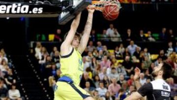 Juancho Hernangómez machaca ante Begic.