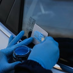 Si no quieres arriesgarte a una multa, conoce qué vehículos deben grabar su patente en Chile: fechas, plazos y cuándo parte