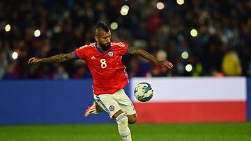 Chile's midfielder Arturo Vidal strikes the ball during the 2026 FIFA World Cup South American qualifiers football match between Uruguay and Chile, at the Centenario stadium in Montevideo, on September 8, 2023. (Photo by Pablo PORCIUNCULA / AFP)